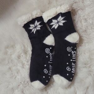 NEW MUK LUKS Women's fleece lined socks